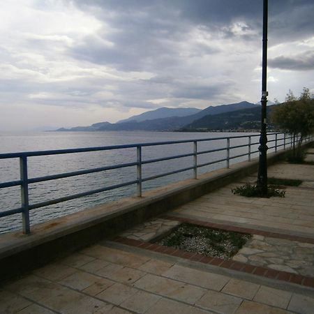 Antonios Rooms Akráta Exterior foto