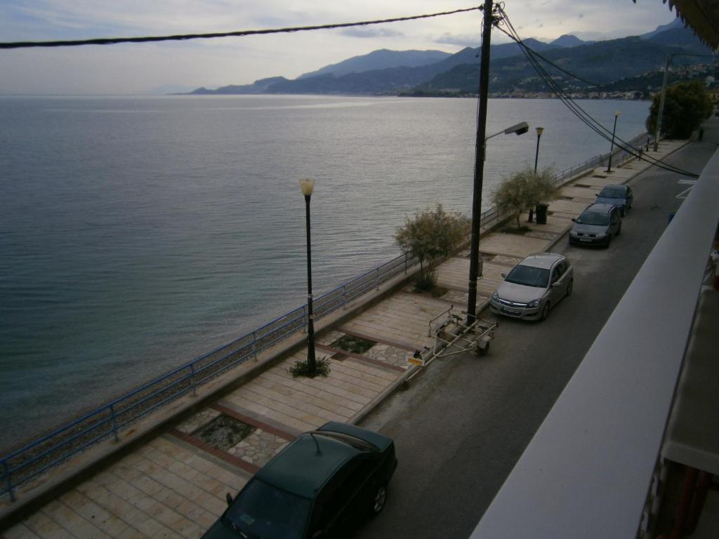 Antonios Rooms Akráta Exterior foto